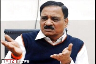 Maharashtra minister's son seen arguing with traffic police personnel