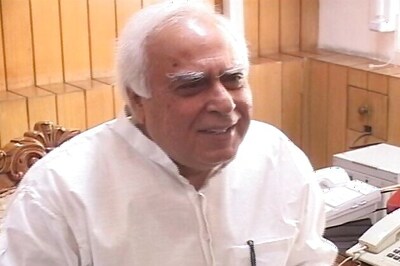 Sibal to meet telco chiefs on spectrum pricing
