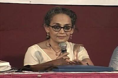 Arundhati says Cong is double-faced on Maoists