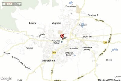 Maharashtra: Drunkard sets himself ablaze, hugs three girls