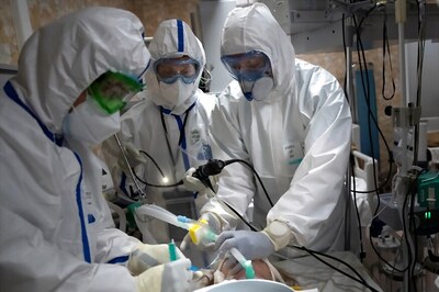 SC Asks Centre to Ensure Timely Salaries to Doctor, to Not Treat Their Quarantine Period as Leaves