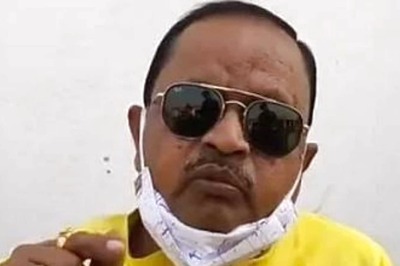 JD(U) MLA Seen Walking inside Train in Undergarments, Says He Had Upset Stomach