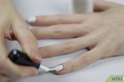 How to Create a Marble Nail Effect Using Water