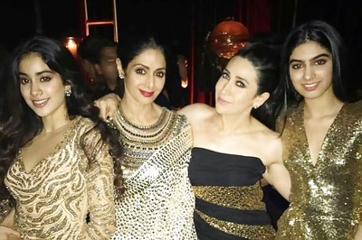 This Throwback Pic of Janhvi, Khushi and Karisma Kapoor with Sridevi will Make You Nostalgic