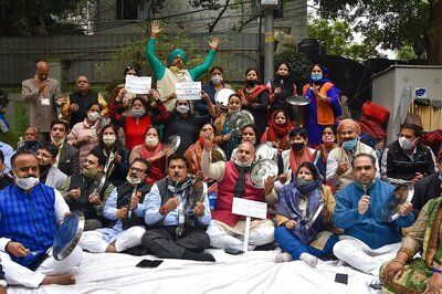 MCD Protest: Mayors Start 'Running Offices' from Streets Outside Delhi CM House