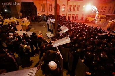 Russia tightens grip on Ukraine; world capitals, stock markets rattled