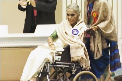 Surekha Sikri Arrives on Wheelchair to Receive Her National Film Award for Badhaai Ho