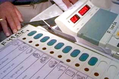 After scrutiny, 900 in fray for Delhi polls