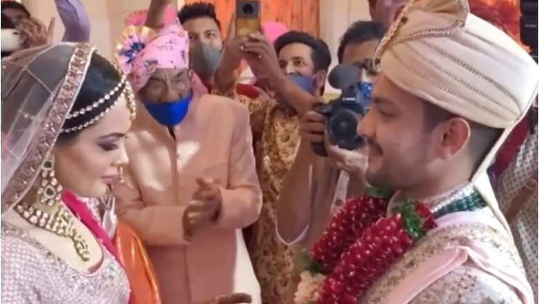 Amitabh Bachchan 'Features' in Aditya Narayan's Wedding Video in a Quirky Way