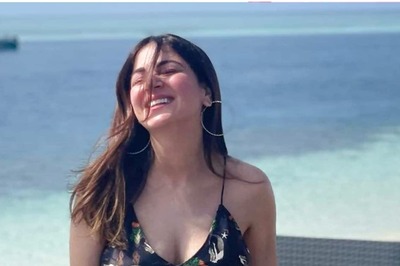 Kundali Bhagya Actress Shraddha Arya's Maldives Pics in Printed Dress Leave Fans Mesmerised