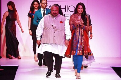 Sonakshi Sinha walks as LFW show stopper