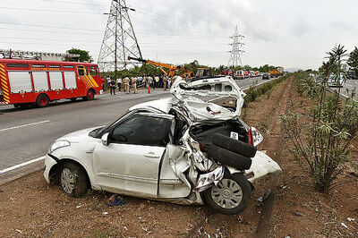 Delhi Accident: BMW Crashes into Another Car, Auto Injuring Four