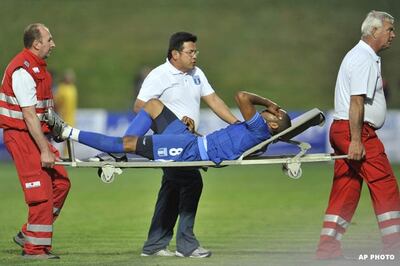 Palacios carried off in last WC warmup