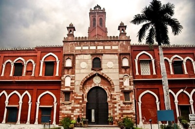 Masks Must, No Entry for Outsiders: AMU Imposes Restrictions As COVID-19 Cases Rise