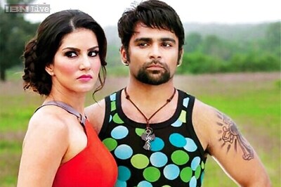 Sunny Leone's 'Jackpot': Tweet Review