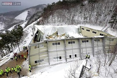 South Korea:  College roof collapses, kills 10