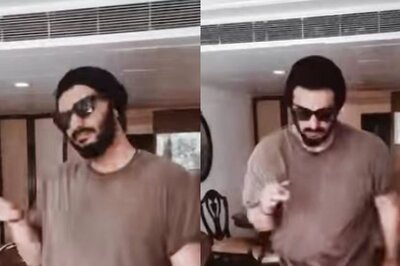 Malaika Arora Cracks Up As Arjun Kapoor Grooves To Govinda's ‘Kisi Disco Mein Jaaye’ in ROFL Reel; Watch