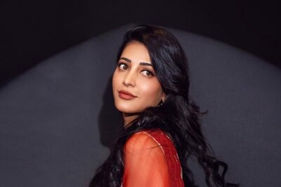 Shruti Haasan Makes Sure That A Maroon Saree Can Never Look Boring On Her