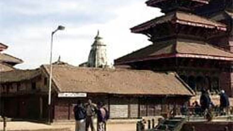 Police stop Maoists from crossing over