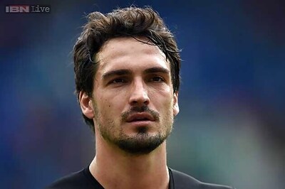 Defender Mat Hummels rejects Manchester United move