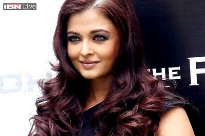 Aishwarya Rai Bachchan starts shooting for 'Jazbaa'; director Sanjay Gupta shares photo on Twitter