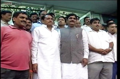 Munde's supporters thrash pilot for refusing to follow his orders