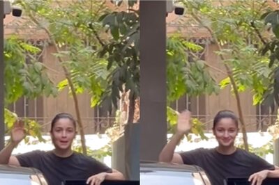 Alia Bhatt Waves at Paps as She Gets Clicked in The City, Wishes ‘Happy Diwali’; Video Goes Viral