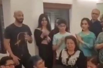 Aamir Khan Celebrates His Mother's Birthday With Ex-Wife Kiran Rao and Son Azad; Watch