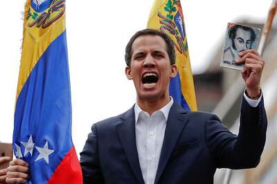 Venezuela's Juan Guaido Pushes Past Troops to Enter Congress After Socialist Takeover
