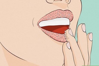 How to Use Lip Powder