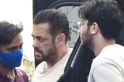Salman Khan Gets Papped at a Studio as He Begins Shoot for Tiger 3 With Katrina Kaif