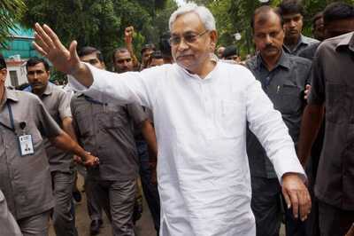'Beech Mein 2 Baar Idhar Udhar Ho Gaye': Nitish Kumar Meets PM Modi, Says He Will Now Stay With NDA