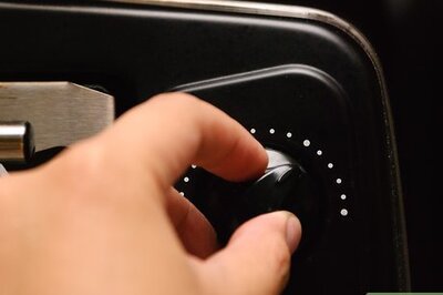 How to Make Hot Crab Crostini