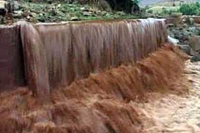 Congress hindering raising of Narmada dam: Modi