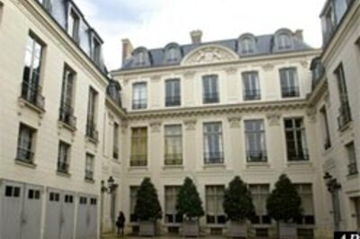 Two Picasso paintings stolen in Paris