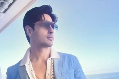 Siddharth Malhotra Looks Dapper As He Enjoys A Cruise Ride, Photos Go Viral; Fans React