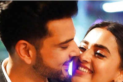 Tejasswi Prakash Surprises Beau Karan Kundrra By Visiting Dance Deewane Juniors Set; See Video