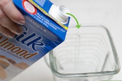 How to Make an Almond Milkshake