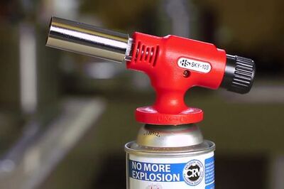 How to Caramelize Crème Brûlée With and Without a Torch