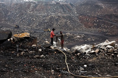 Coal India Tumbles Over 3 Percent in Early Trade