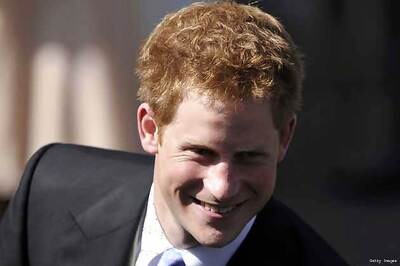 Queen Elizabeth orders Prince Harry to shave off his beard