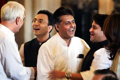 UPA ministry gets 17 new faces, core team stays