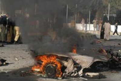 Suicide bomber kills 2 persons in Pak