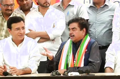 Congress Leader Shatrughan Sinha Denies Discussing Kashmir with Pak President Arif Alvi