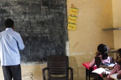 For 25 Years, This Specially Abled Gujarat Teacher Has Been Educating Students