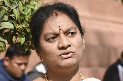 Sasikala Pushpa approaches EC against Dinakaran
