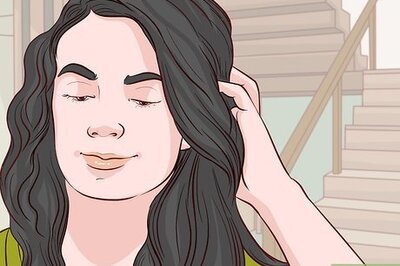 How to Feather Your Hair