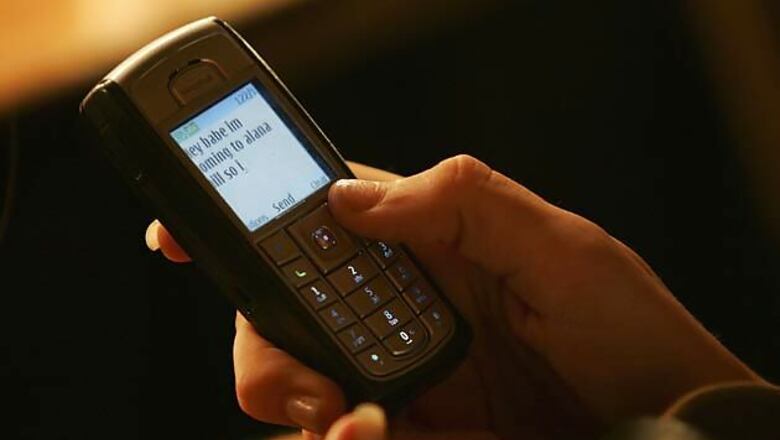 Pakistan to allow mobile phone services with India