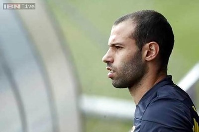 Javier Mascherano agrees new four-year Barcelona deal