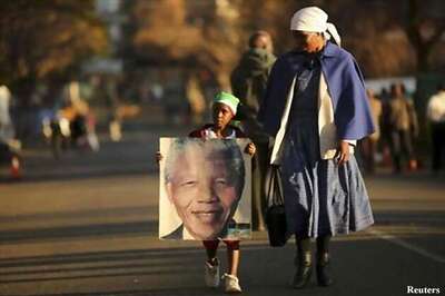 South Africa says Nelson Mandela still critical but stable